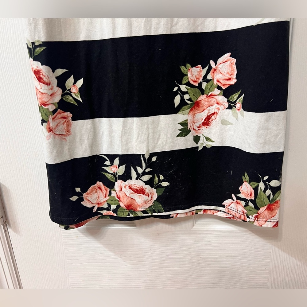 MRT 1030 XL Sleeveless Maxi Dress w/ B&W Stripes & Roses - Picture 4 of 8